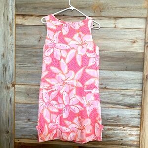 Vintage Lilly Pulitzer dress with beautiful details in perfect condition. Size10